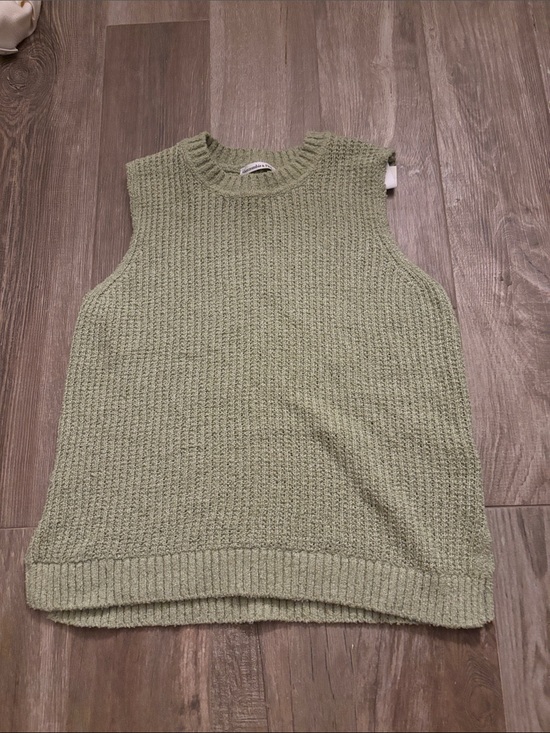 Abercrombie & Fitch Tops - Abercrombie & Fitch Sleeveless Knit Tank in Sage Green